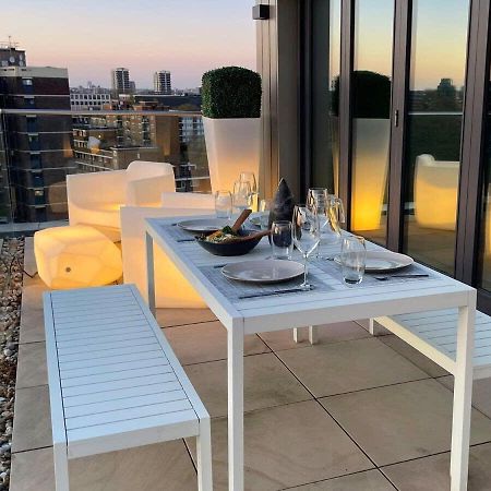 Penthouse Apartment In The Heart Of Лондон Екстериор снимка