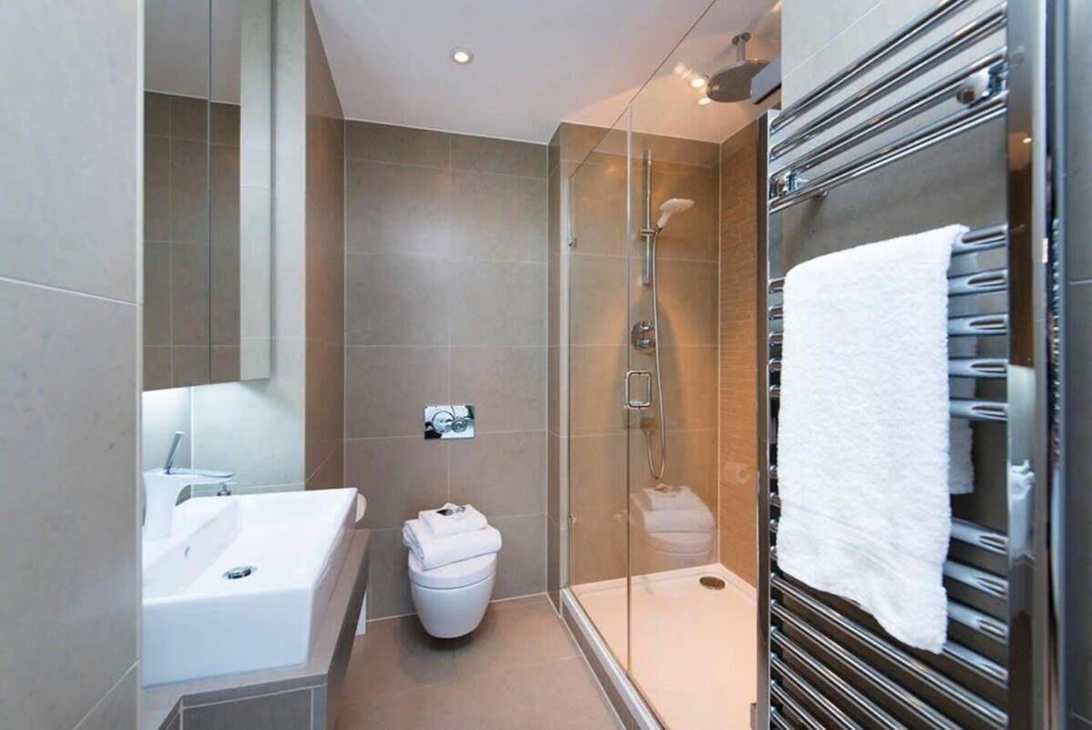 Penthouse Apartment In The Heart Of Лондон Екстериор снимка
