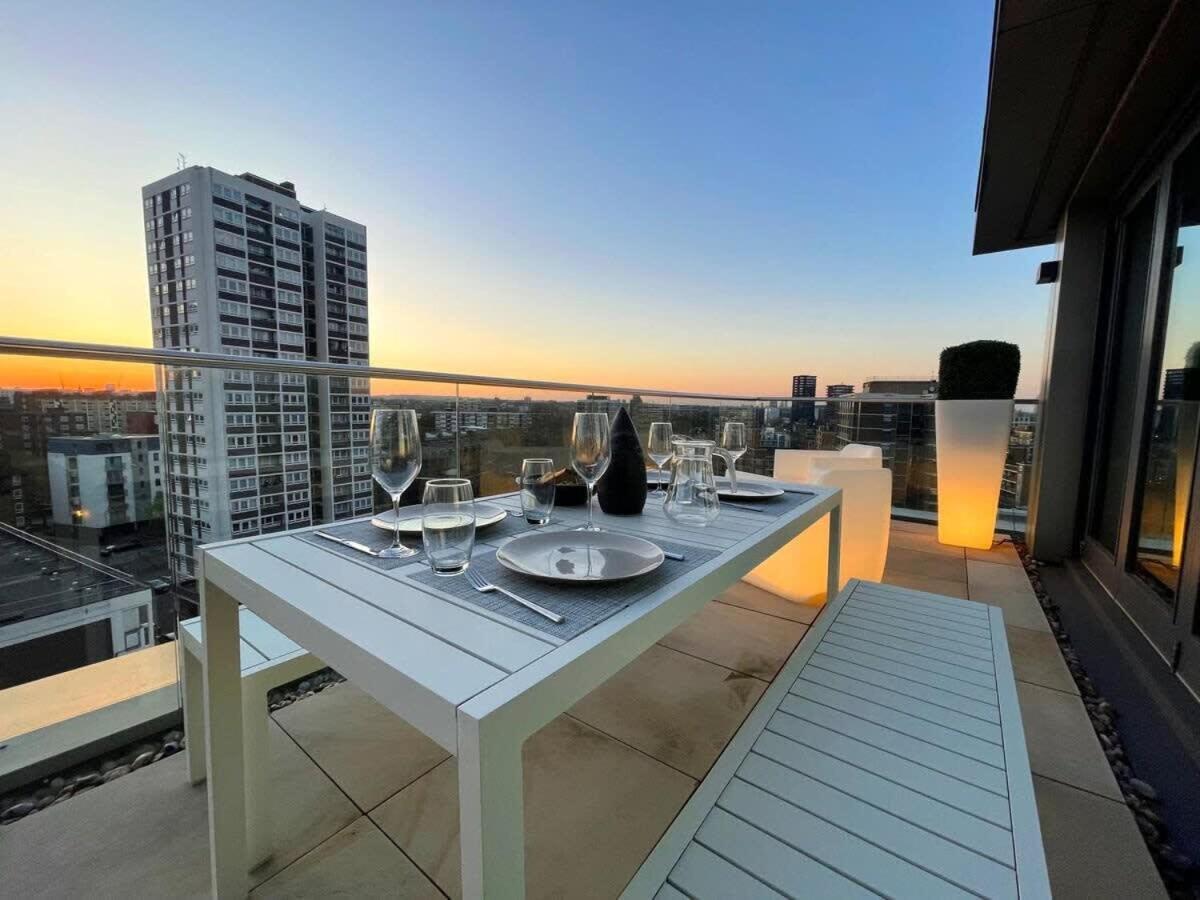 Penthouse Apartment In The Heart Of Лондон Екстериор снимка