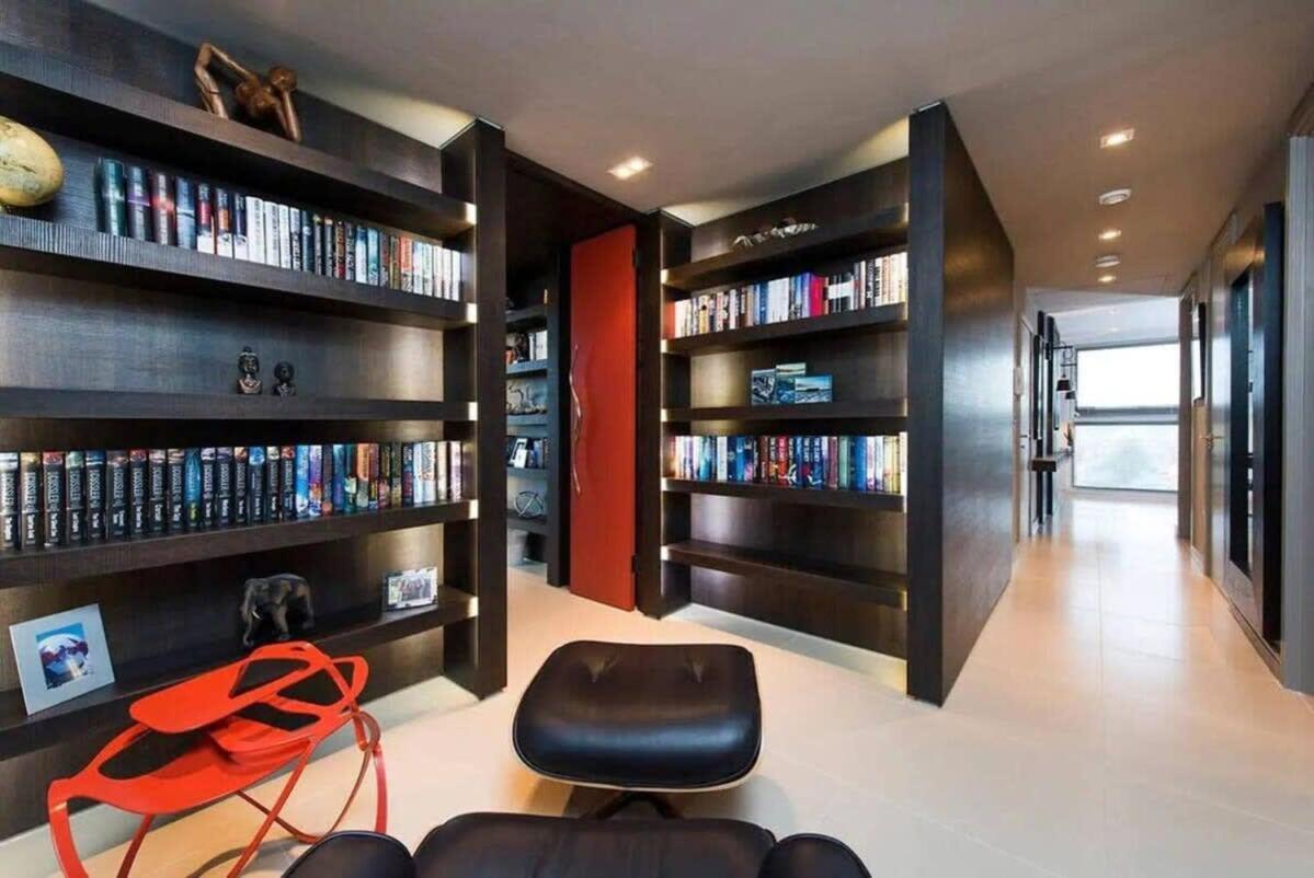 Penthouse Apartment In The Heart Of Лондон Екстериор снимка