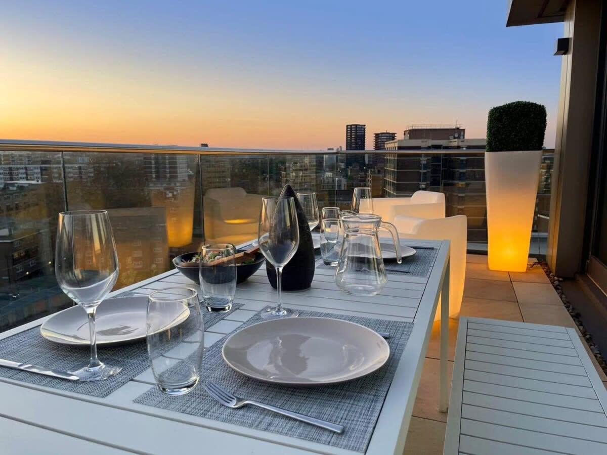 Penthouse Apartment In The Heart Of Лондон Екстериор снимка
