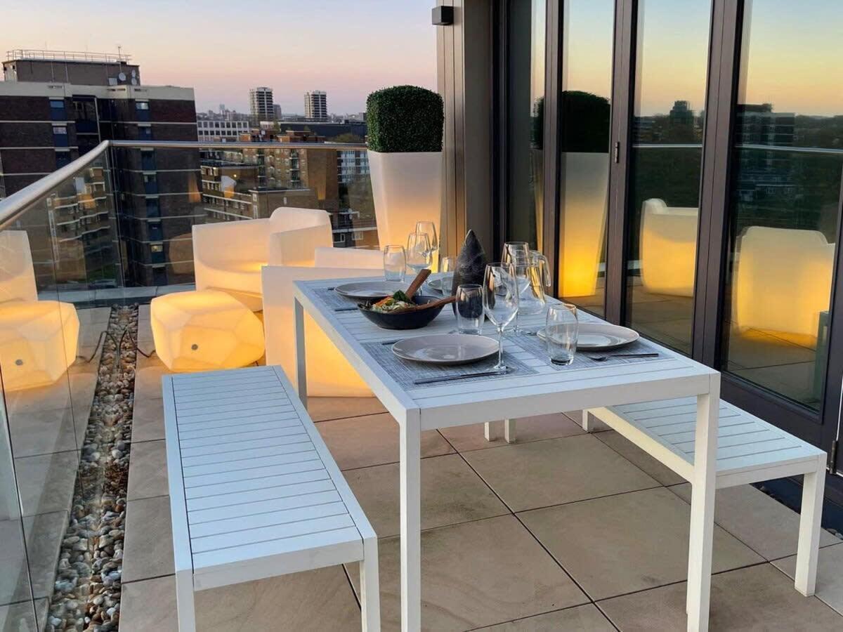 Penthouse Apartment In The Heart Of Лондон Екстериор снимка