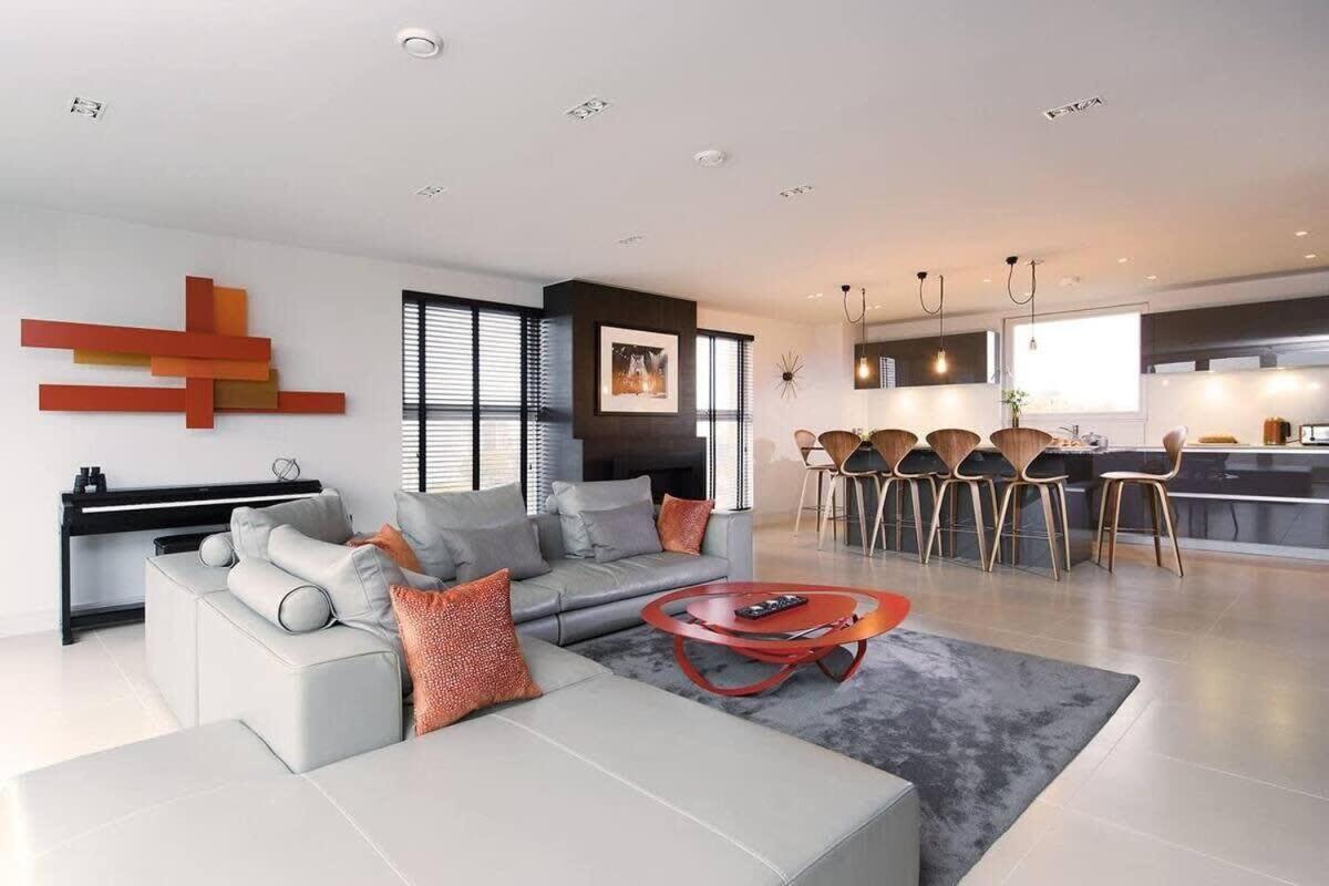Penthouse Apartment In The Heart Of Лондон Екстериор снимка